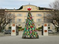 5 DICEMBRE 2019 / Natale a San Giuliano Terme, torna l'albero all'uncinetto di "Bagni Crea"